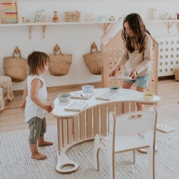 Montessori hojdačka s pultíkom na hranie - 9