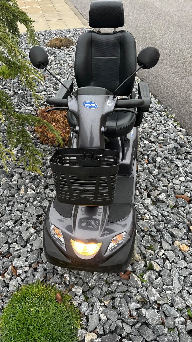 Predam Kvalitný elektrický vozík Invacare Comet - Alpine sta - 9