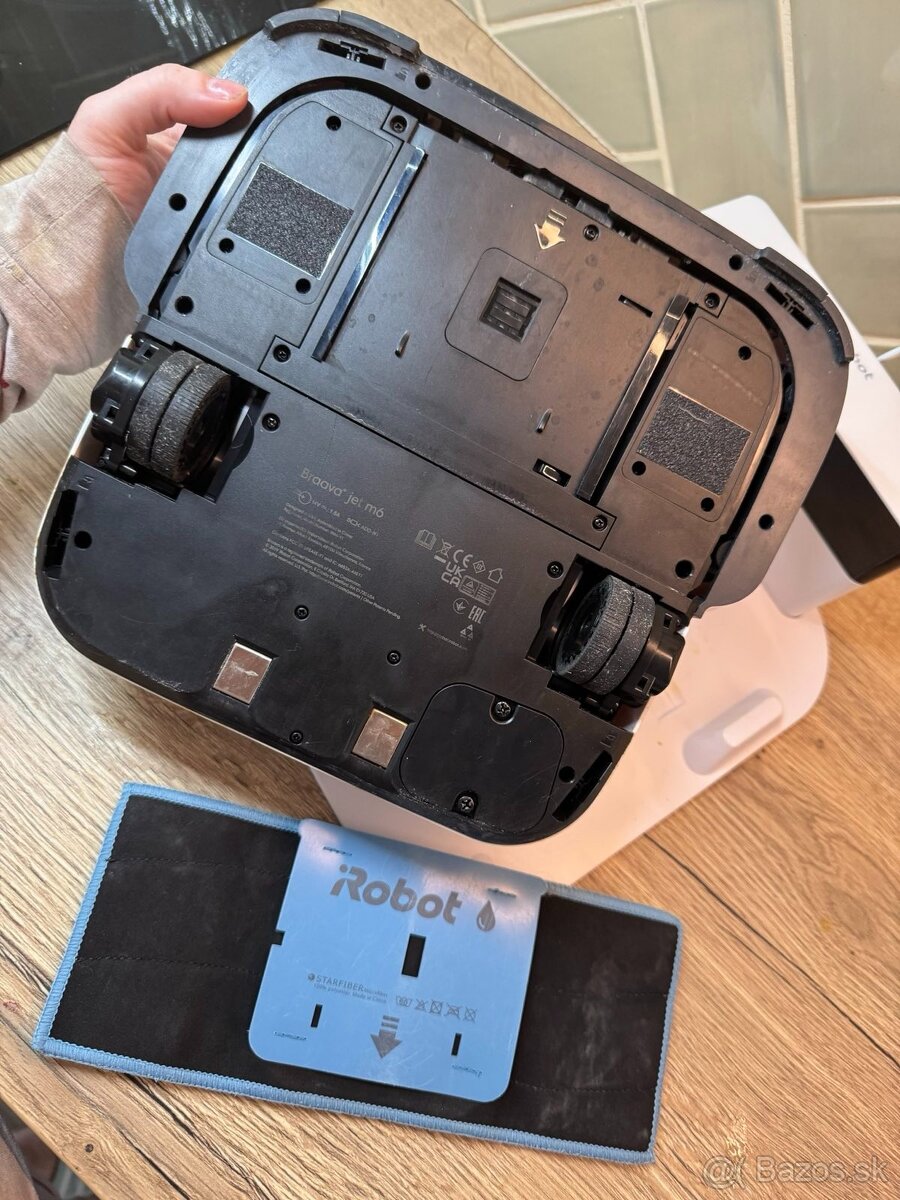 iRobot Braava JET M6 - kuriér v cene - 9