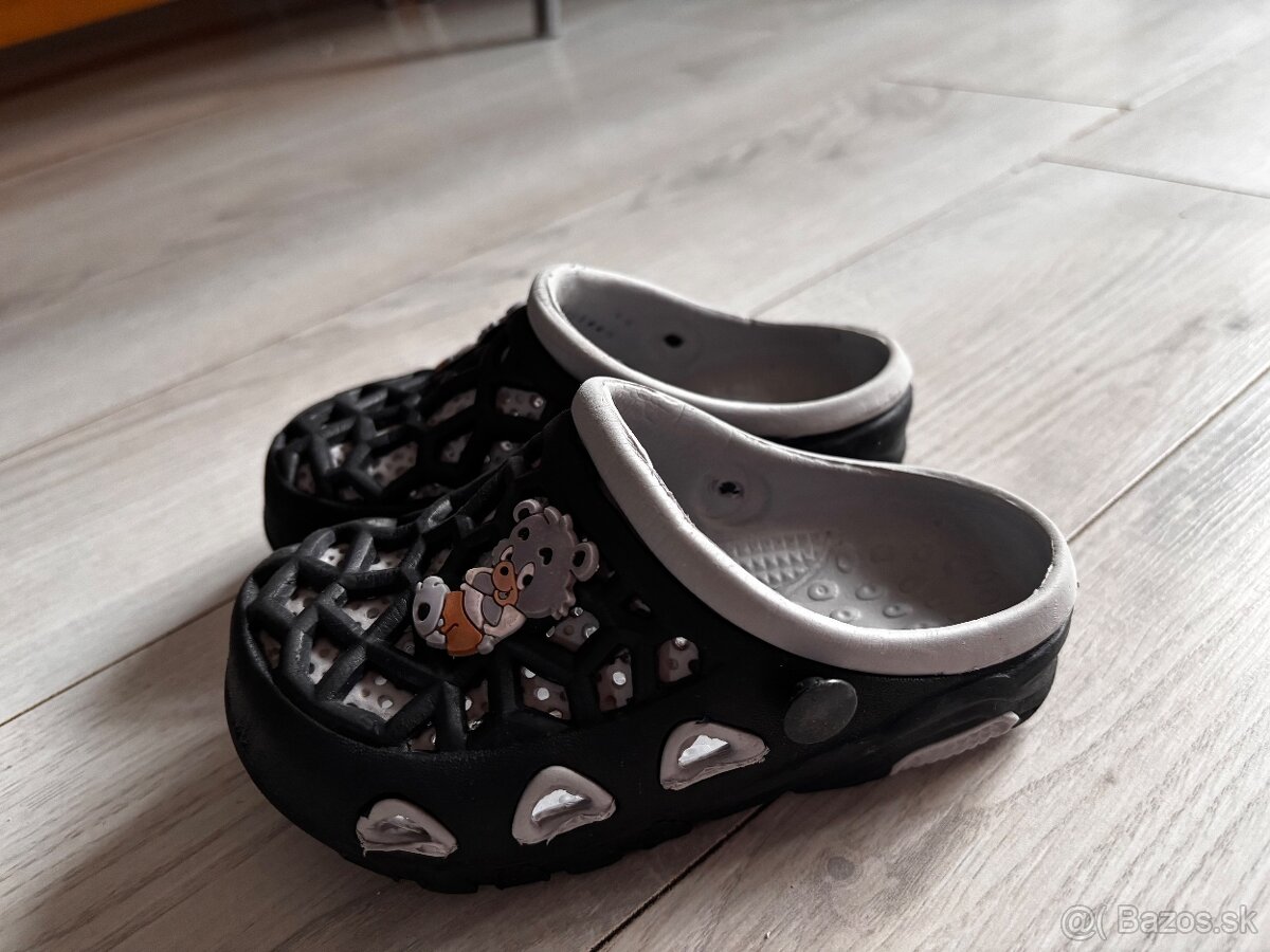 Predám oblečenie plus 2 kočíky - 9