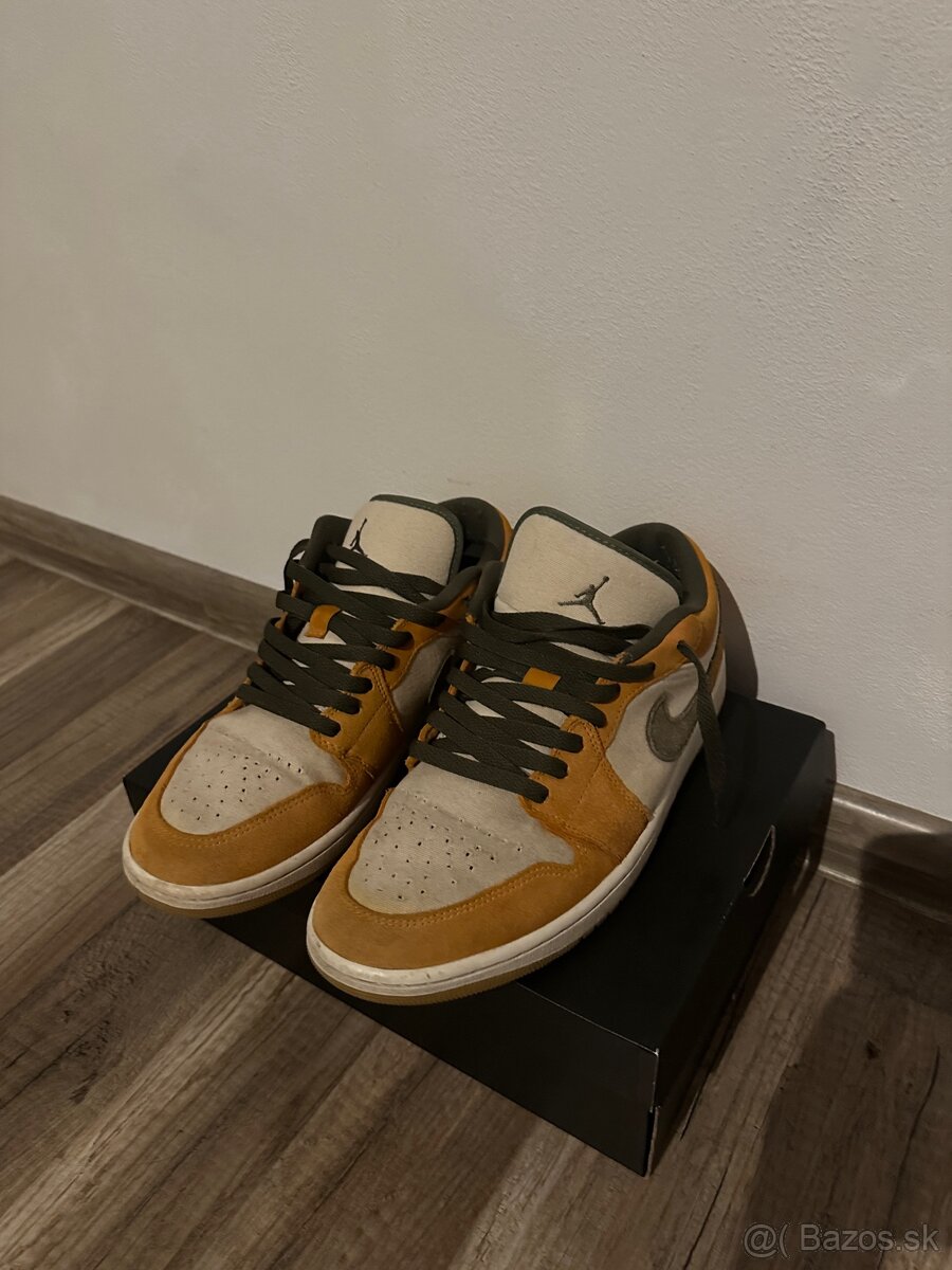 Air Jordan 1 Low SE “Light Curry” - 9