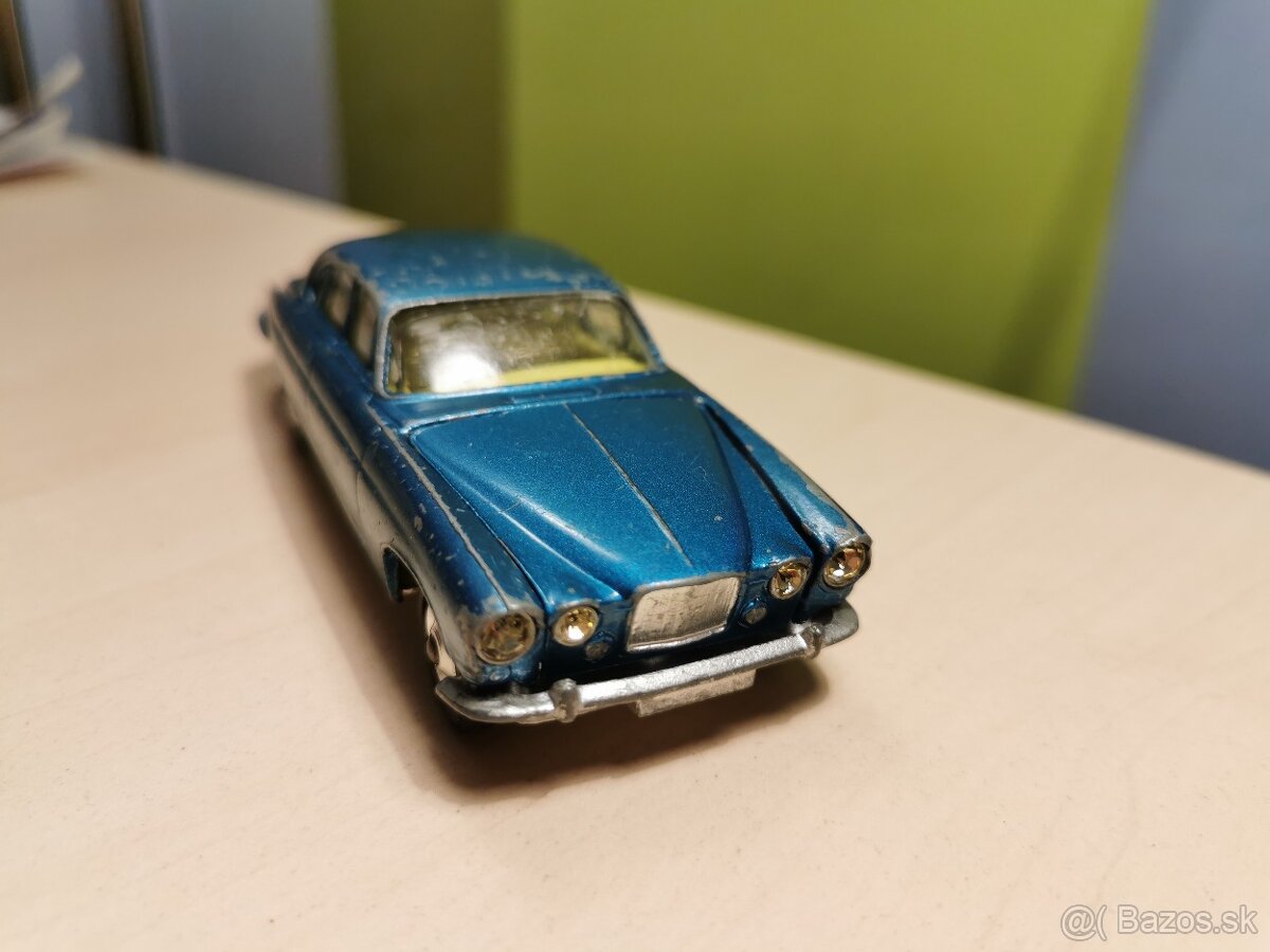 Corgi toys Jaguar Mark X - 9