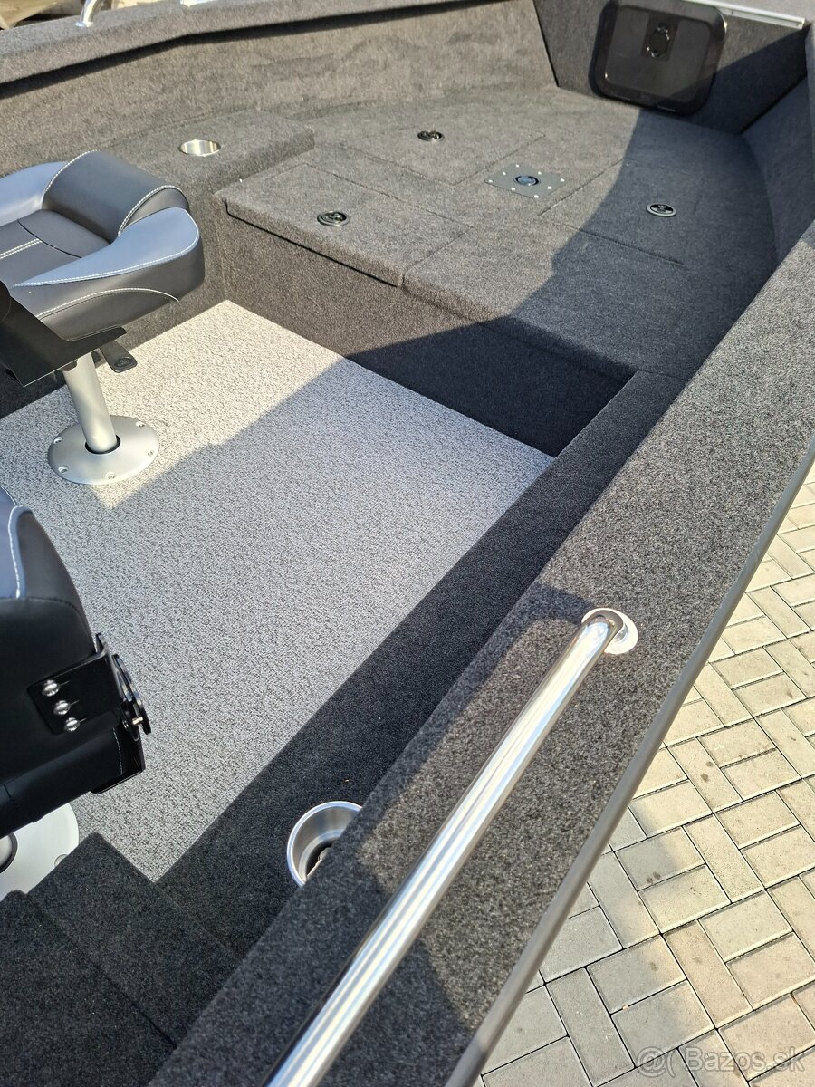 Motorový čln BREMA 450V PRO - 9