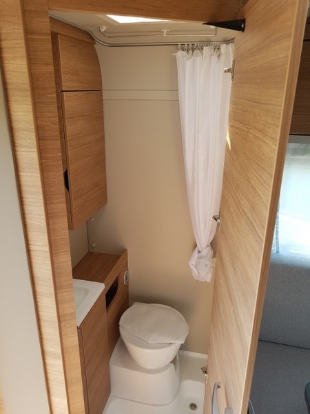 Karavan Weinsberg 390QD ,rok 2022 , 850/1100kg - 9