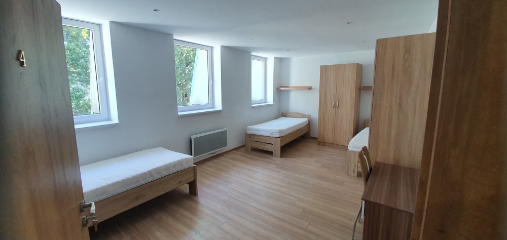 POLYFUNKČNÝ 4. podlažný objekt, 242,7m2, Sídlisko II., PO - 9