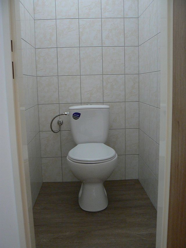 Prenájom budovy pre obchod a služby - 9