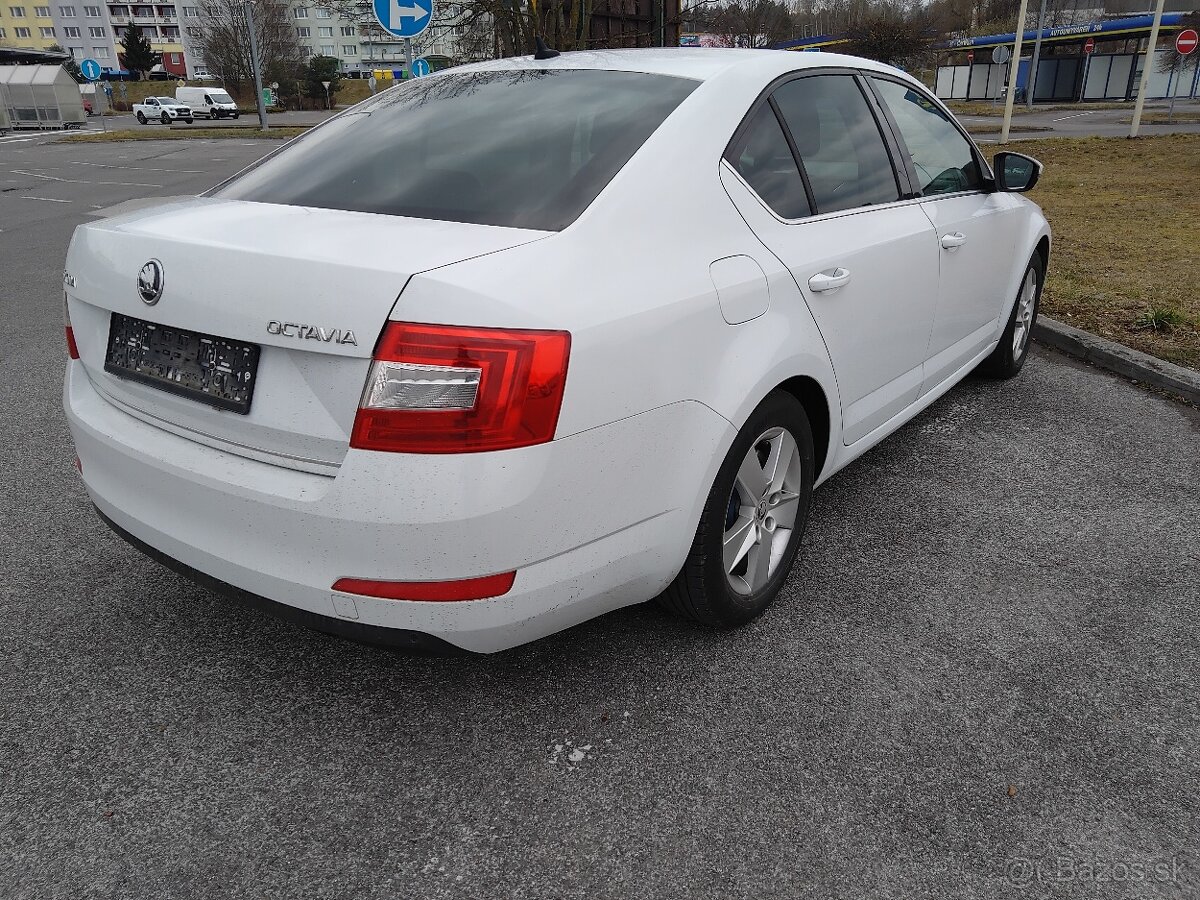 Octavia 1.6 TDI sedan perleť NAVI Vyhrev vzadu - 9