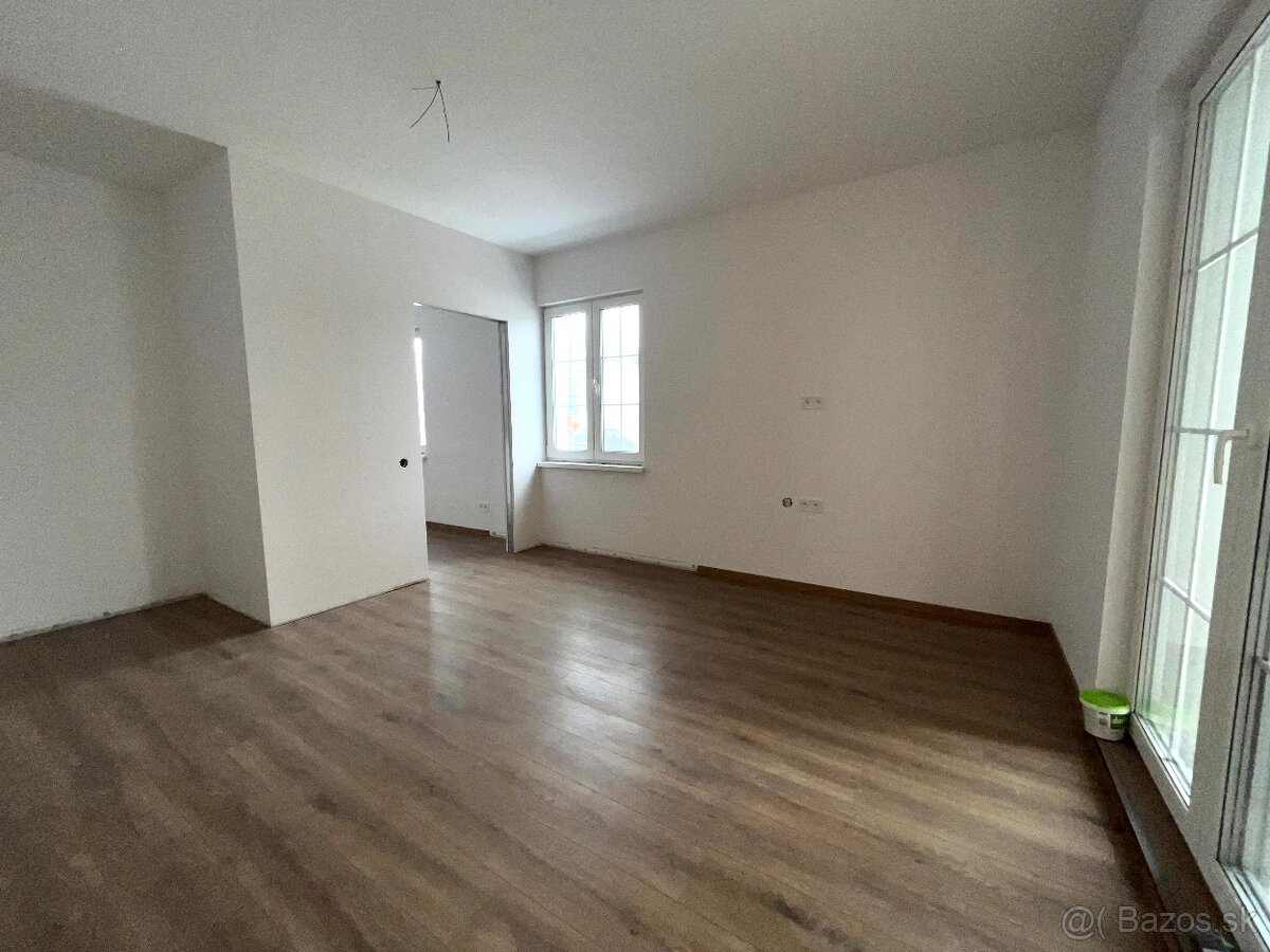 NA PREDAJ 1,5 IZBOVÝ BYT S TERASOU - 9