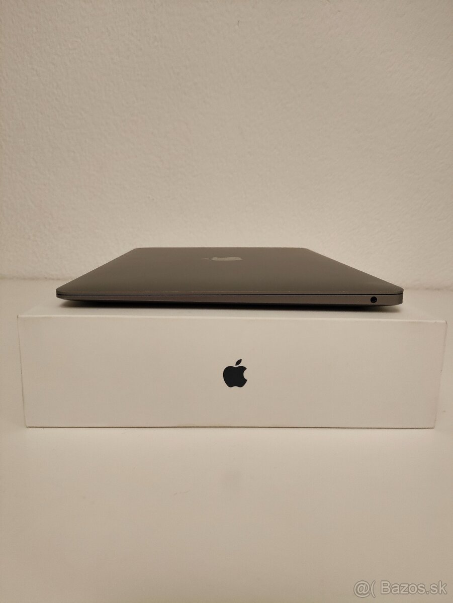 MacBook Air 2020 | i3 • 8GB • 256GB SSD - 9