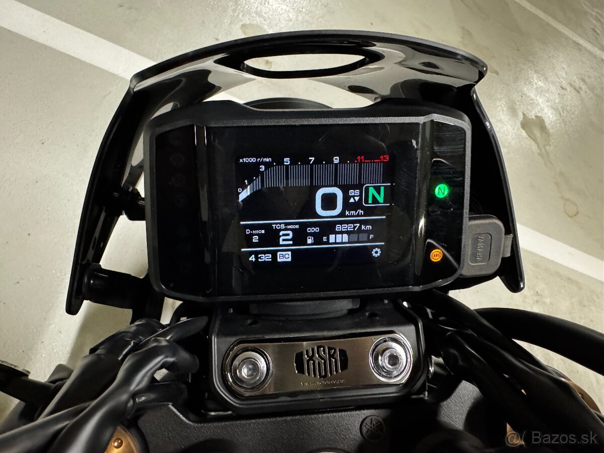 Yamaha XSR 900 - 9