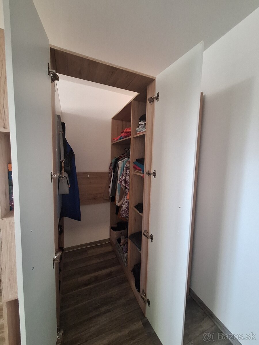 Šatníkova skriňa a stojaci regál - set do dievčenskej izby - 9