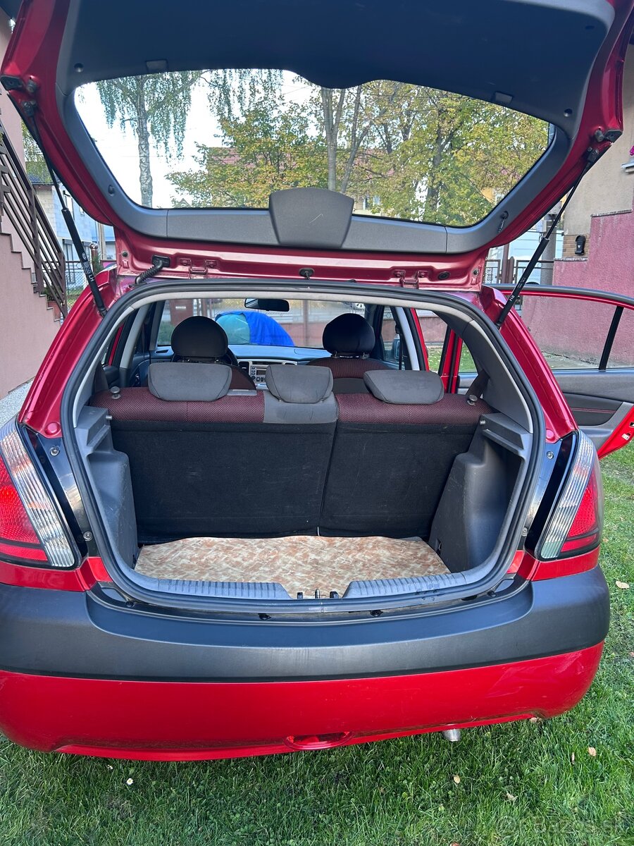Kia Rio 1.4i benzín 71Kw, M5 - 9