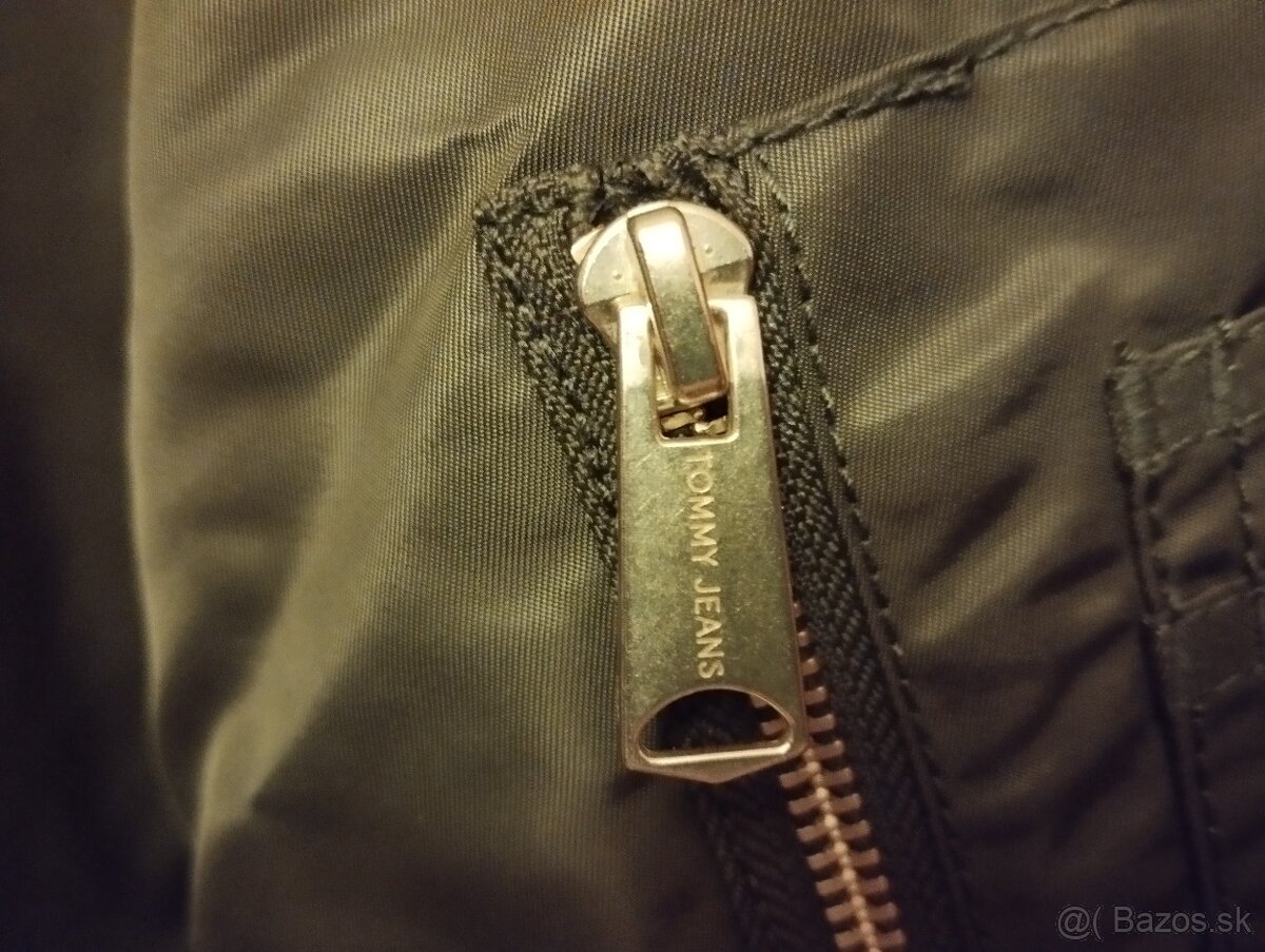 Predám zimnú bundu bombera Tommy Jeans - 9