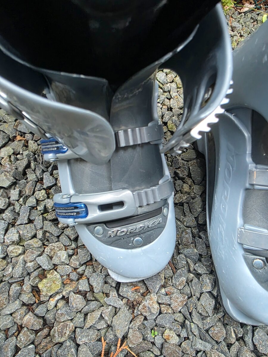 Predám lyžiarsky set: Lyže HEAD + Lyžiarky NORDICA + Palice - 9