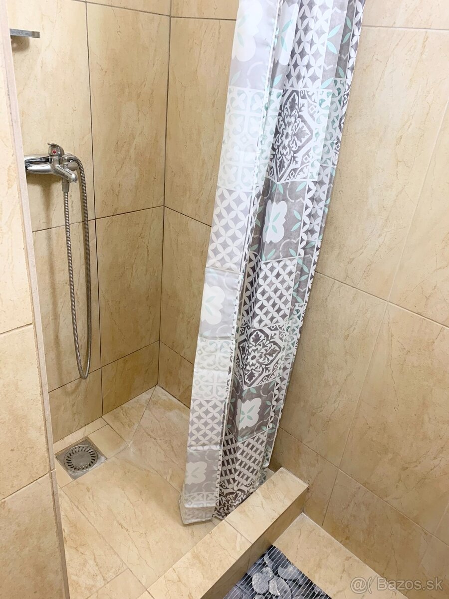 PRENÁJOM, PRIESTRANNÝ 5-IZBOVÝ RODINNÝ DOM-KOŠICE-BARCA - 9