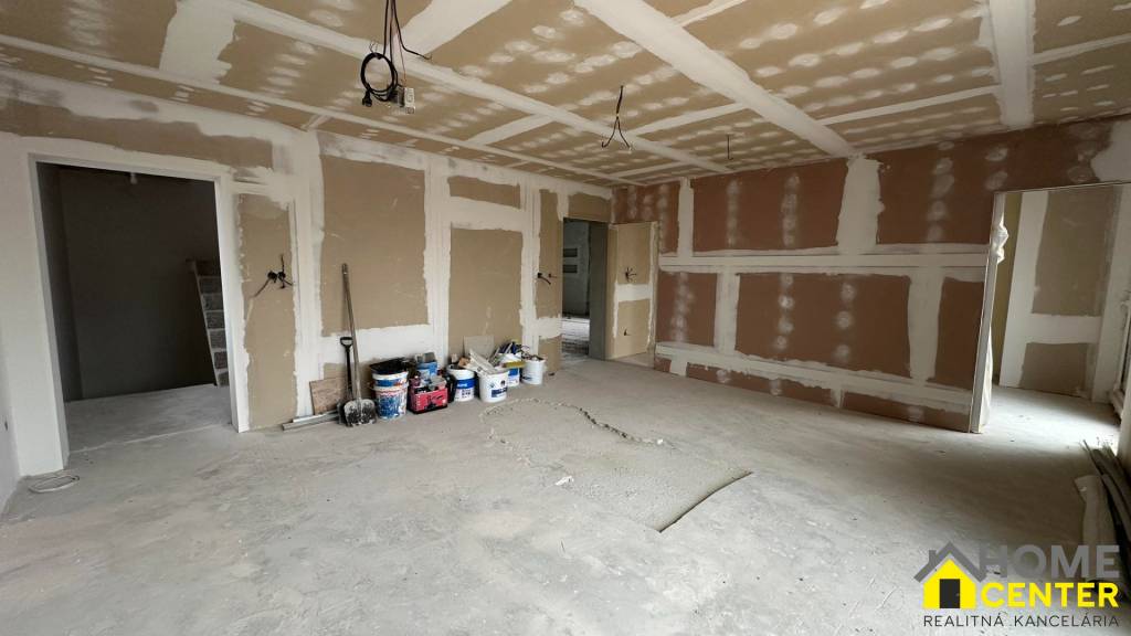 PREDAJ : RODINNÝ DOM, KOMÁRNO - NOVÁ STRÁŹ - 9