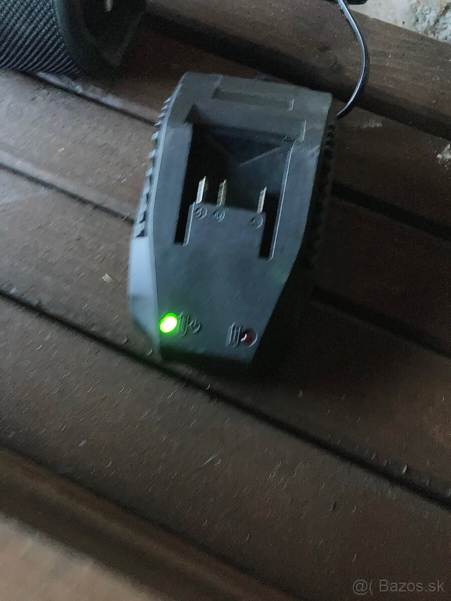 HECHT nabíjačka + baterky - 9