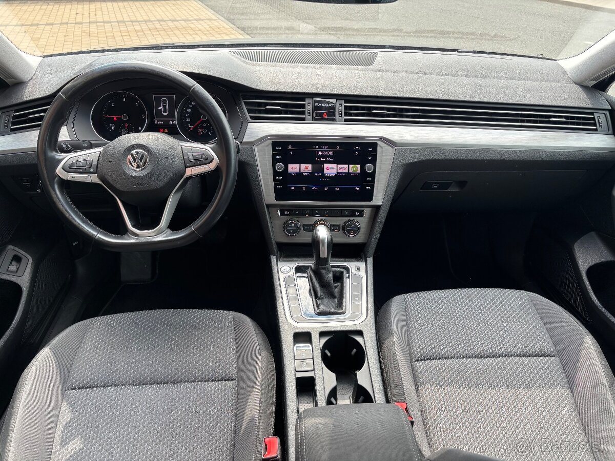 Volkswagen Passat Variant 2.0 TDI EVO Elegance DSG - 9