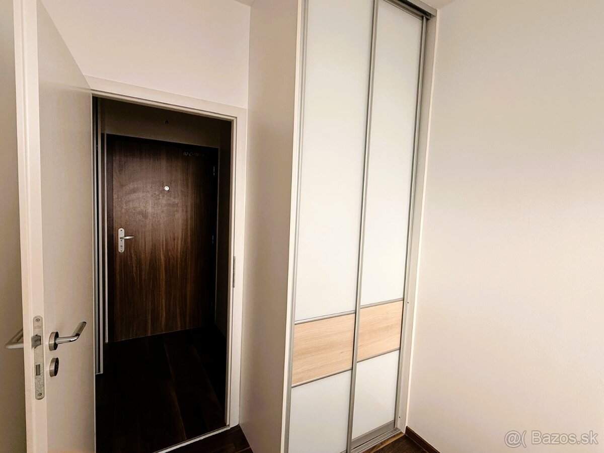 🏡 Moderná dvojgarsónka de luxe s balkónom - Petržalka - 9