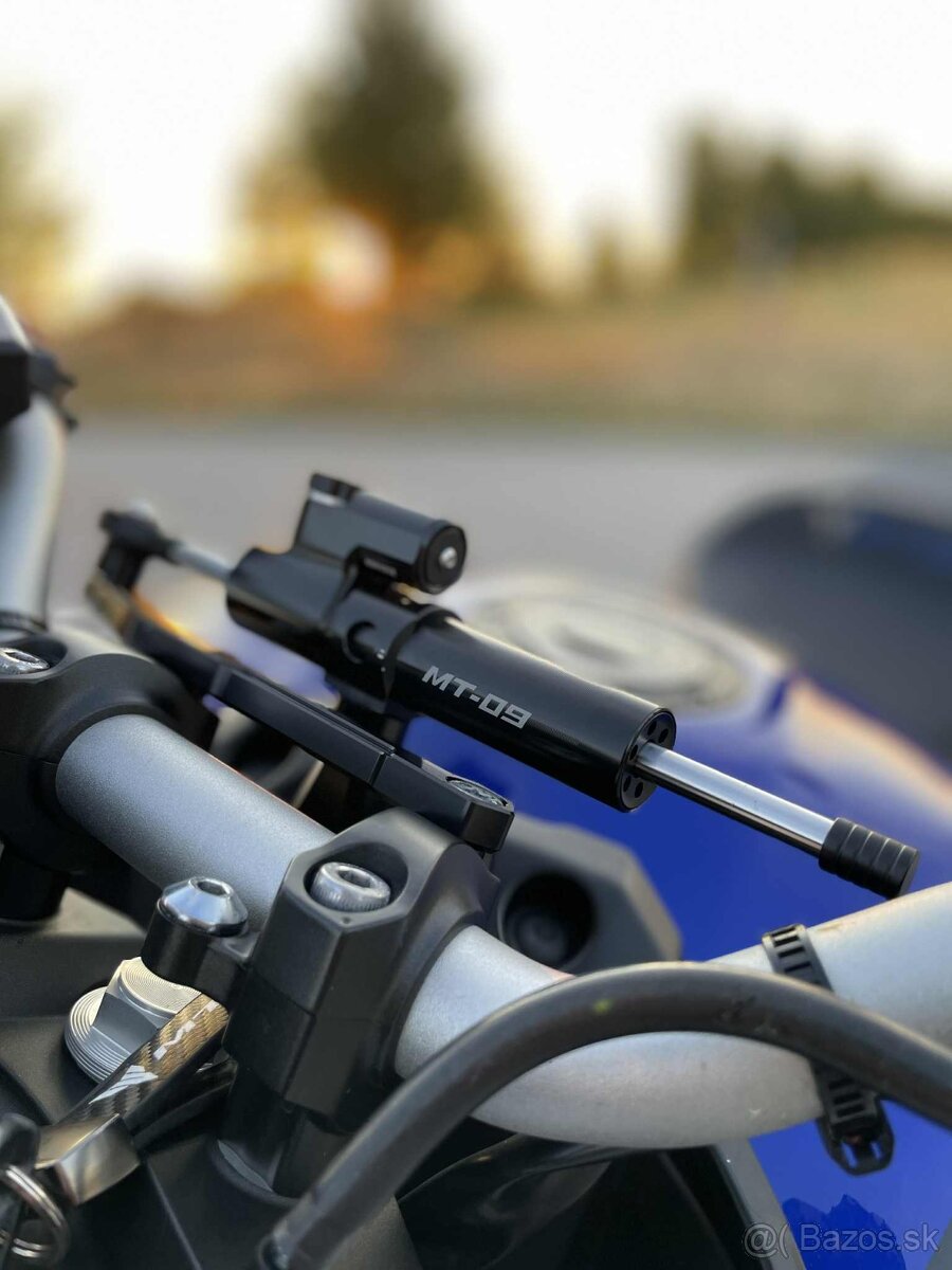 YAMAHA MT-09 AKRAPOVIC - 9