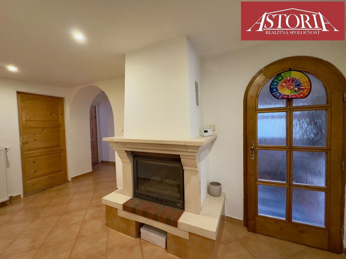 PREDAJ Rodinný dom s nádhernou rekonštrukciou - Podhradie - 9