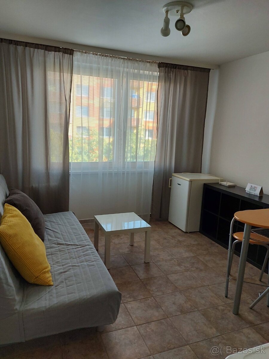 Prenájom 1-izbového bytu – Nové Zámky, ul. Ľudovíta Štúra - 9