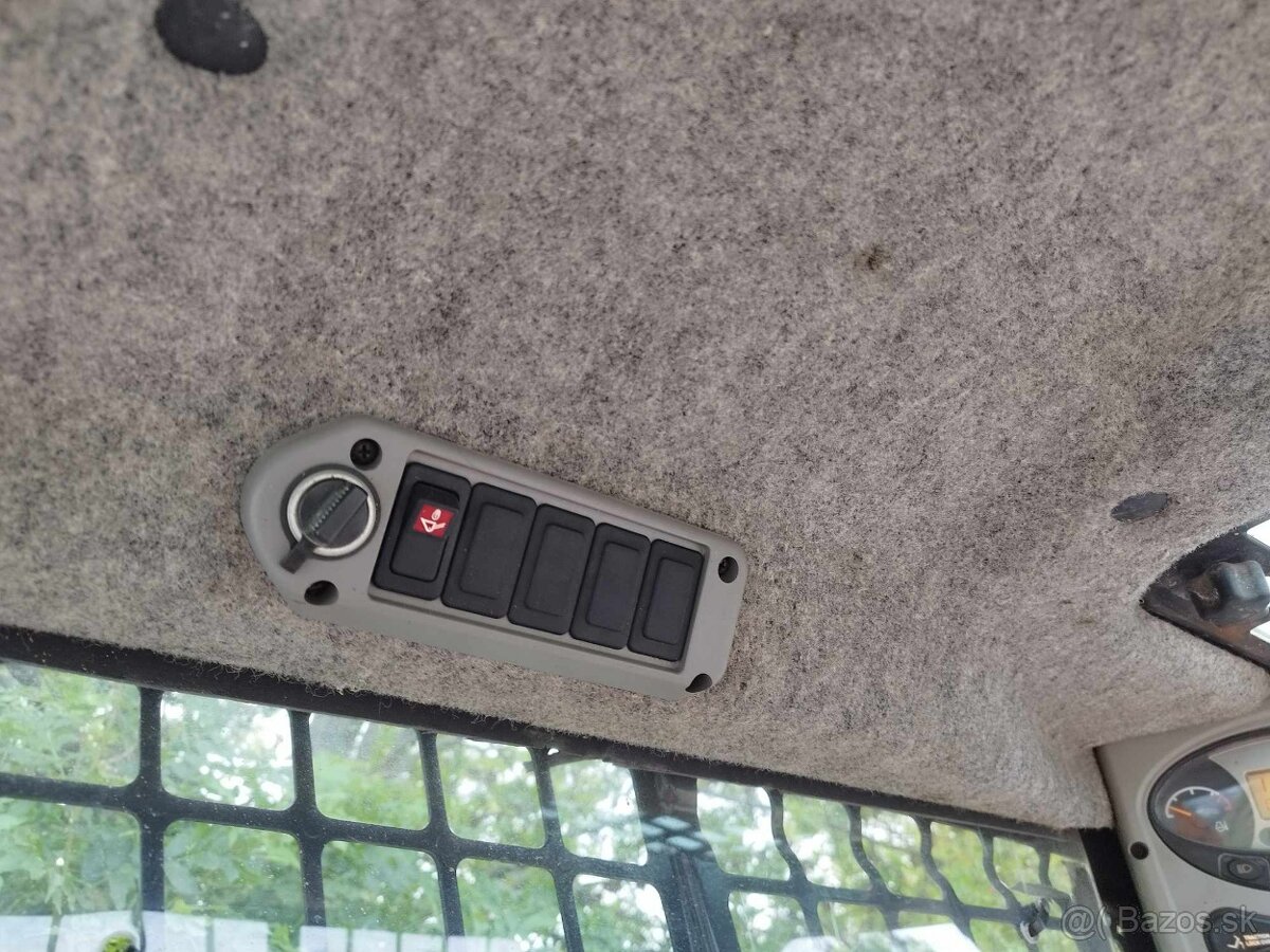 Šmykový nakladač Bobcat S100, TP. - 9