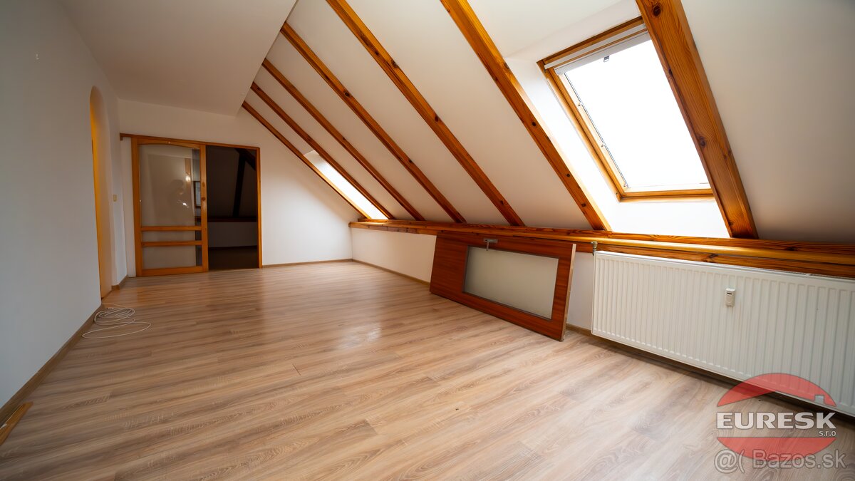 Na predaj 3-izbový byt v Humennom. - 9