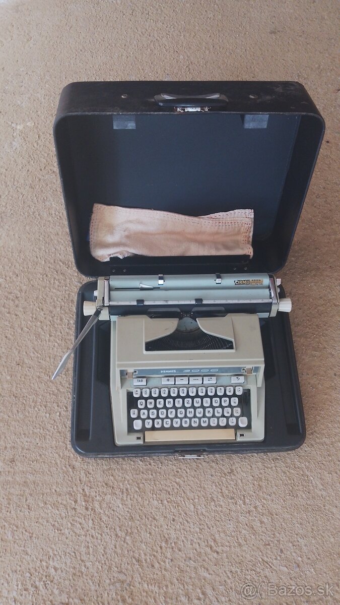 Predám švajčiarský starožitní písací stroj Hermes v kufríku - 9