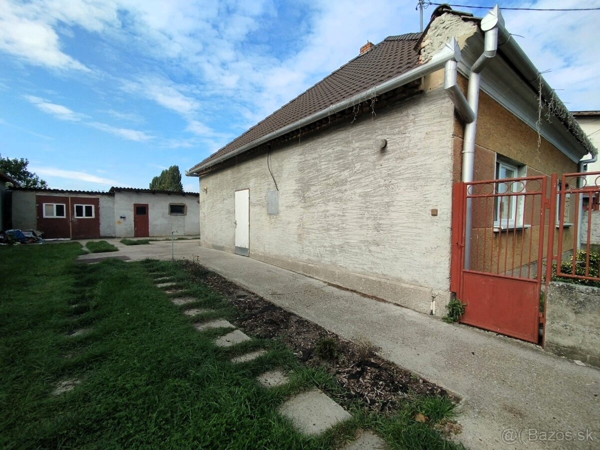 Rodinný dom s pozemkom 822 m2 vo Veľkom Mederi - 9