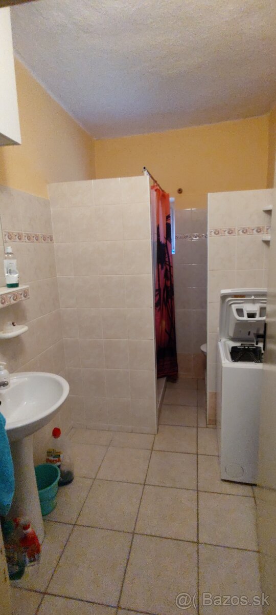 Rodinný dom zrekonštruovaný v obci Skýcov - 9