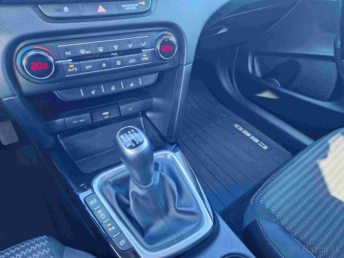 KIA Ceed SW 1.6 CRDi MHEV Gold - 9