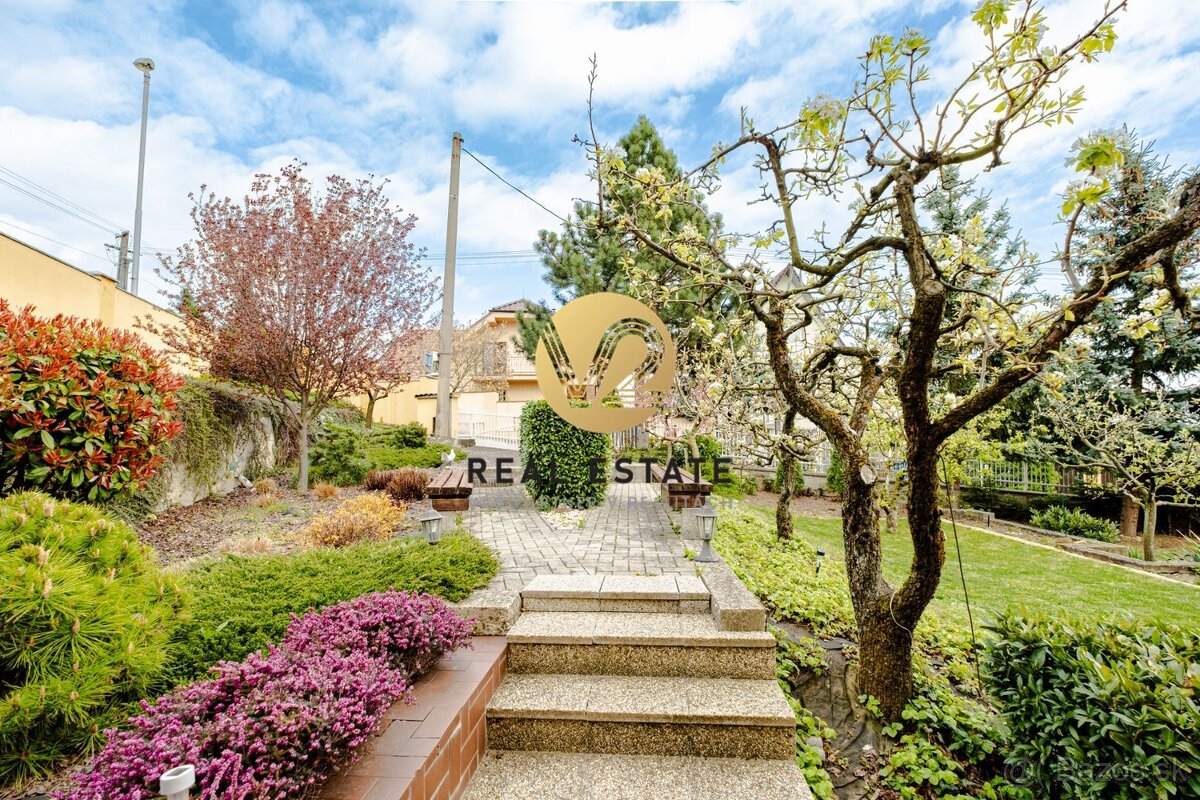 Na PREDAJ Dvojgeneračný RD Nitra - Zobor na 909m2 pozemku - 9