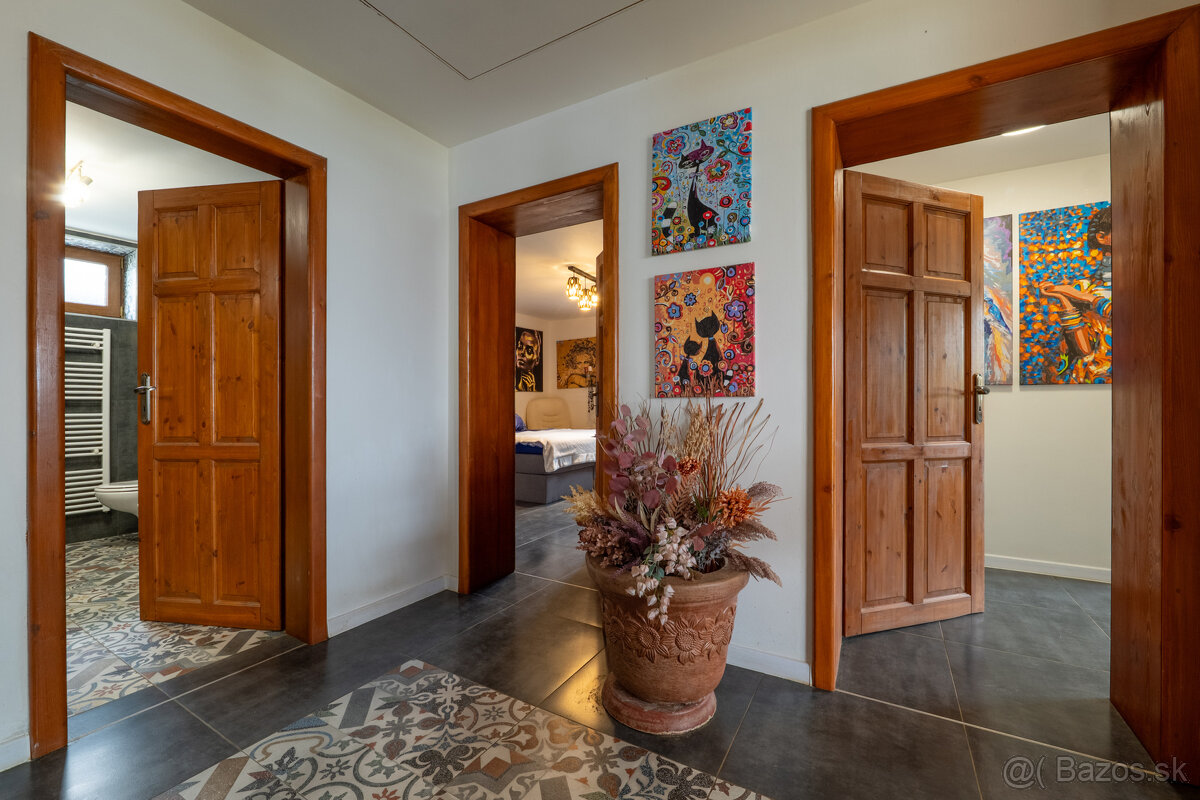 Zrekonštruovaný dom s bazénom a veľkým pozemkom | Podlipníky - 9