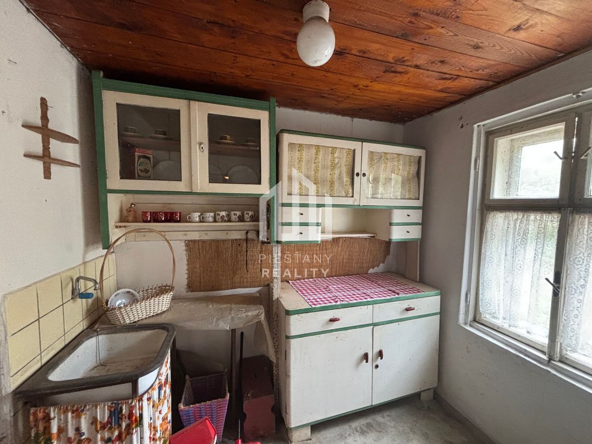 Predaj vidieckej chalupy s kúzlom minulosti v srdci kopaníc - 9