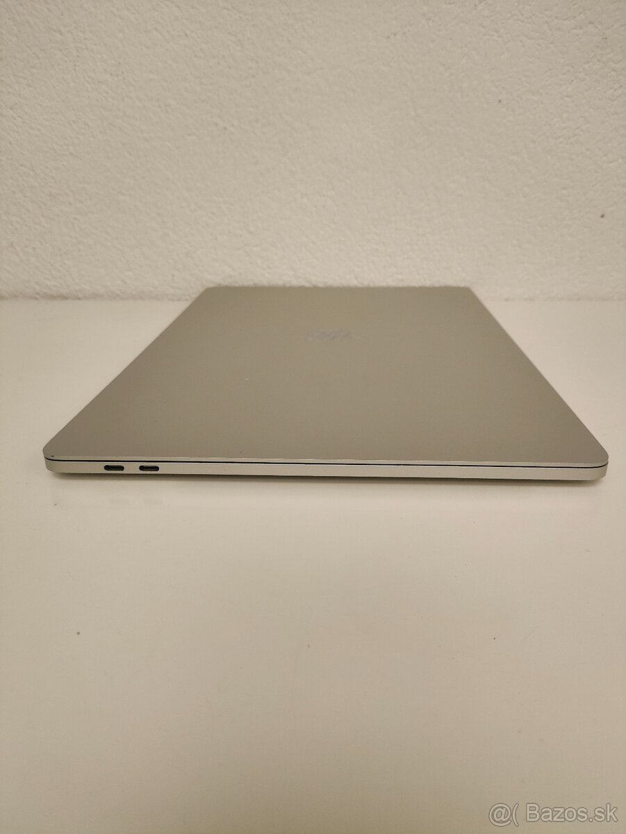 MacBook Pro 15 (2018, A1990) | Intel Core i7 2.2 GHz • 16 GB - 9
