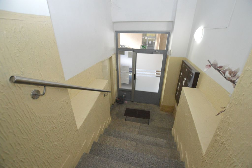 Na prenájom 2izb, Košická, 60m2, p.1./4, po rekonštrukcii, i - 9