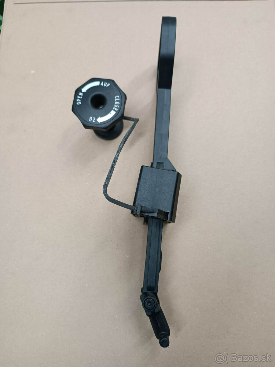 BMW X3 E83 vaňa pre rezervu + rukoväť rezervy - 9