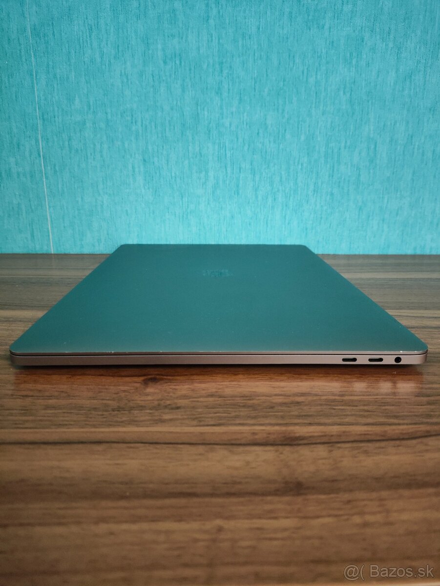 MacBook Pro 15 2017 | i7 • 16GB • 256GB SSD - 9