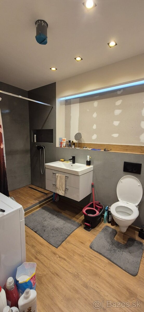 Predaj komerčných nebytových priestorov v Chotíne ID : 520 - 9