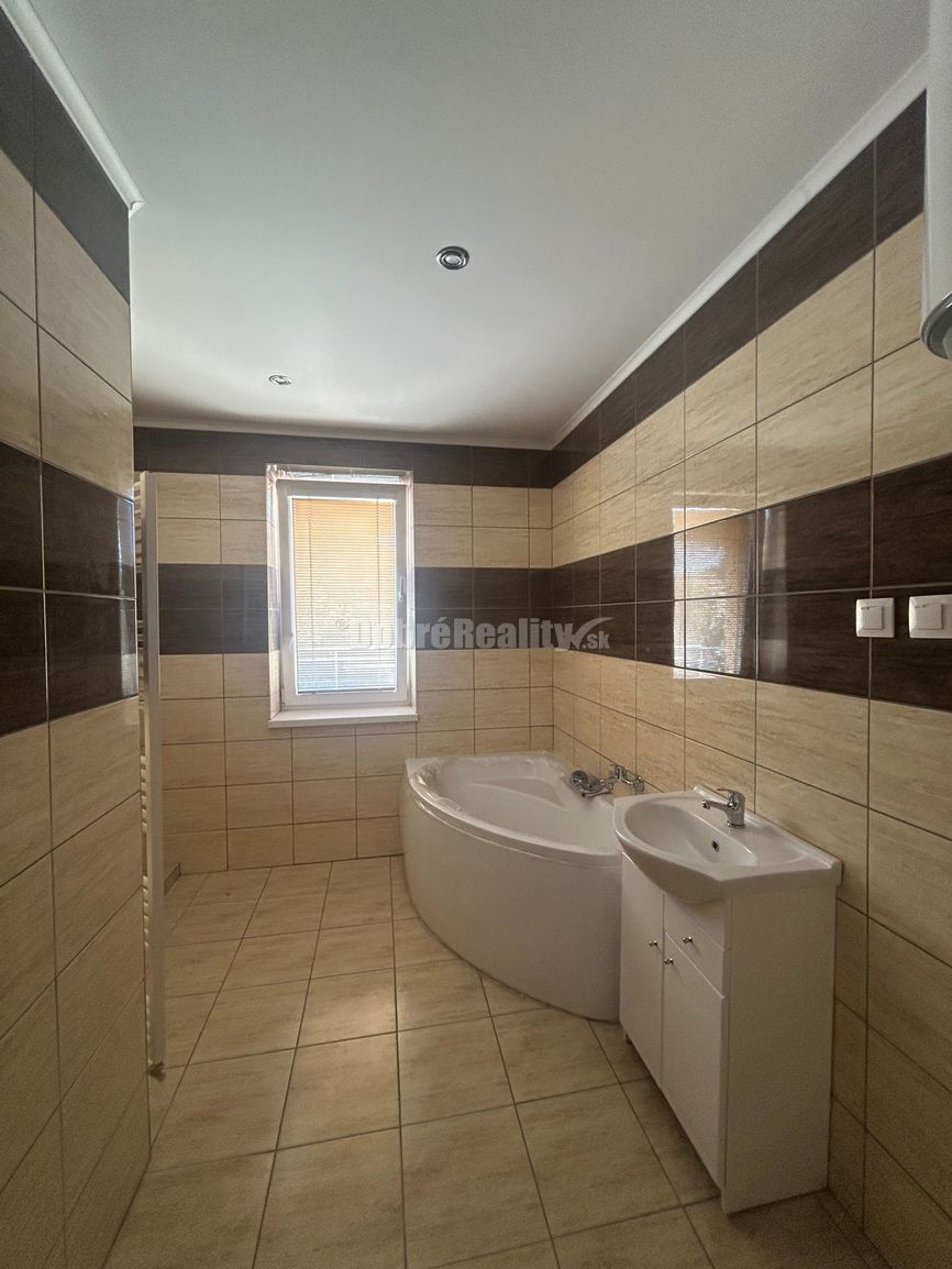 Prenájom 3izb bytu s veľkou terasou pri Gymnáziu - 9
