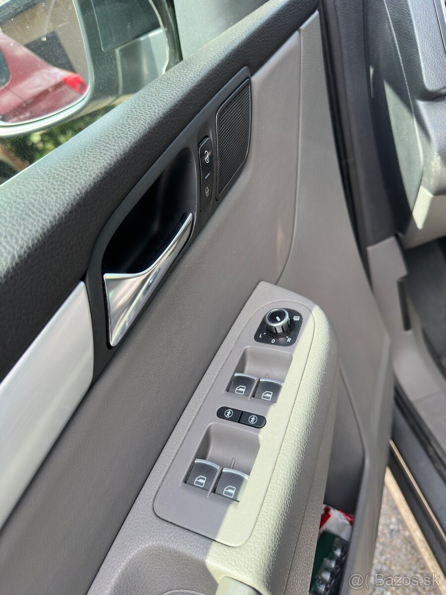 Volkswagen Sharan 2.0 103kw 7miest - 9