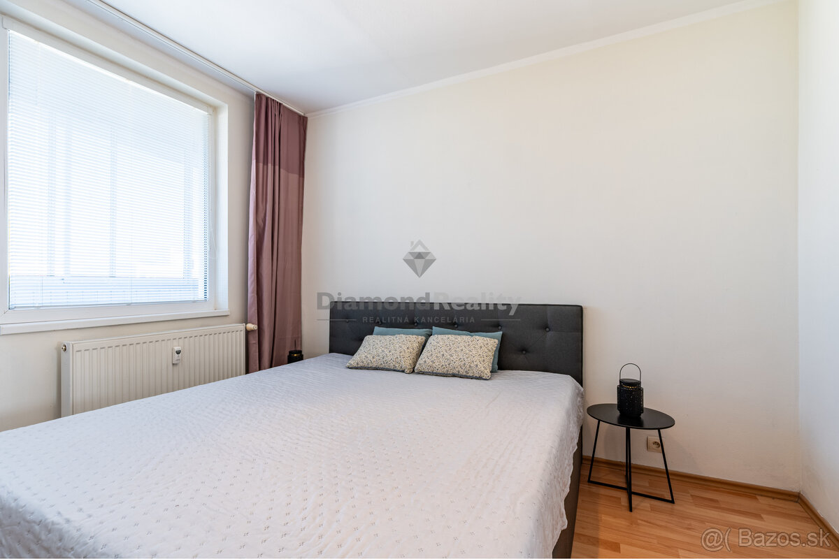 NA PREDAJ PRAŽSKÝ 3 IZBOVÝ BYT S VEĽKOU LODŽIOU - 9