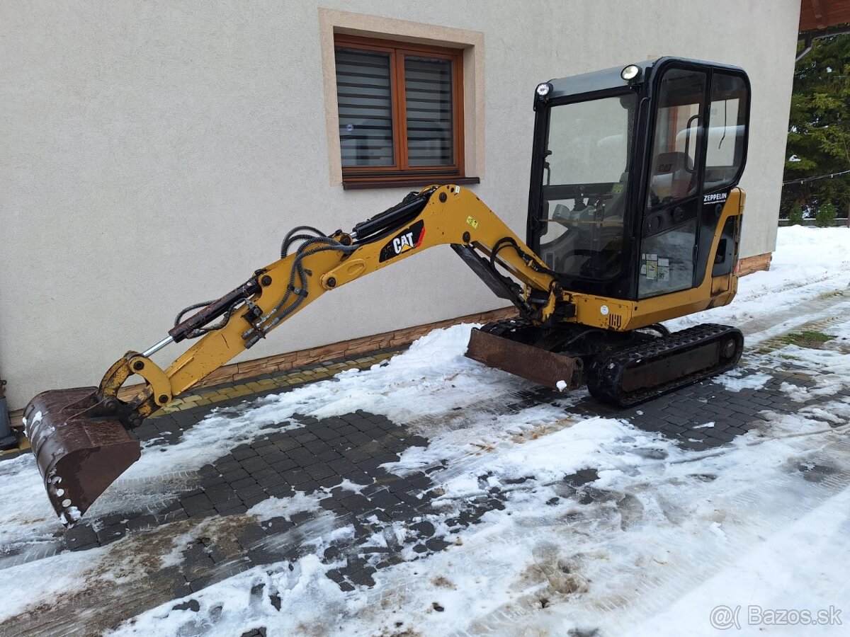 Minibager Caterpillar Cat 301.8 - 9