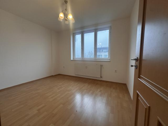 NA PREDAJ VEĽKÝ 3 IZBOVÝ BYT BRATISLAVA - 9