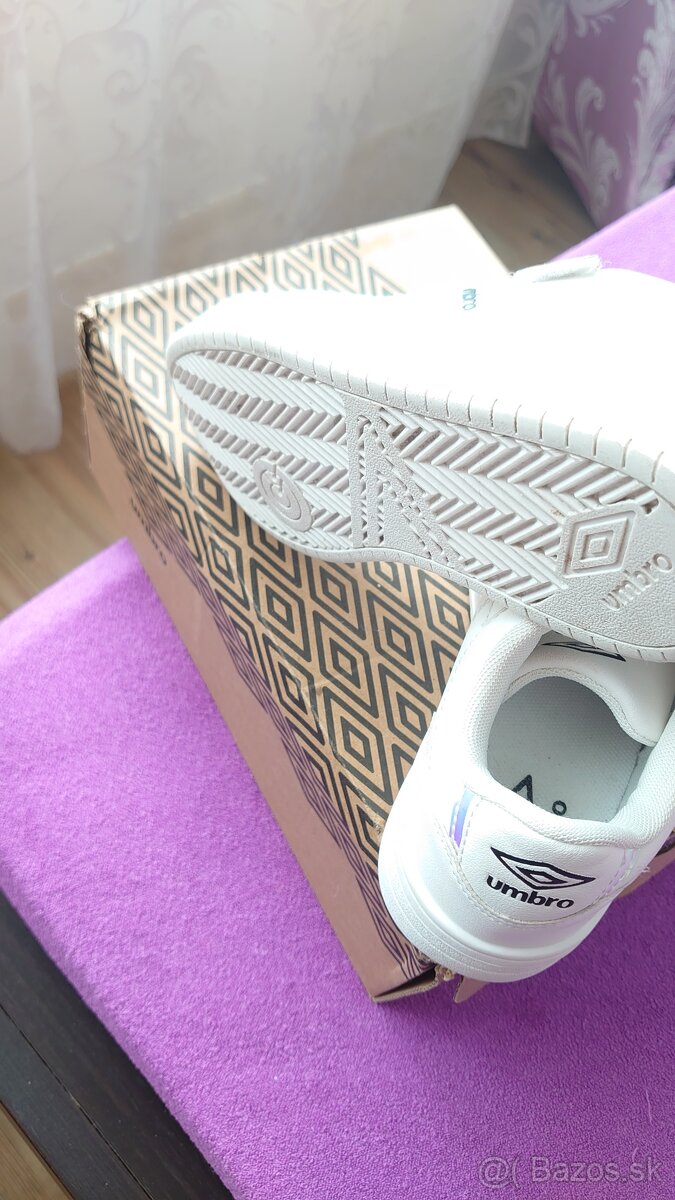 Nádherné tenisky Umbro - 9