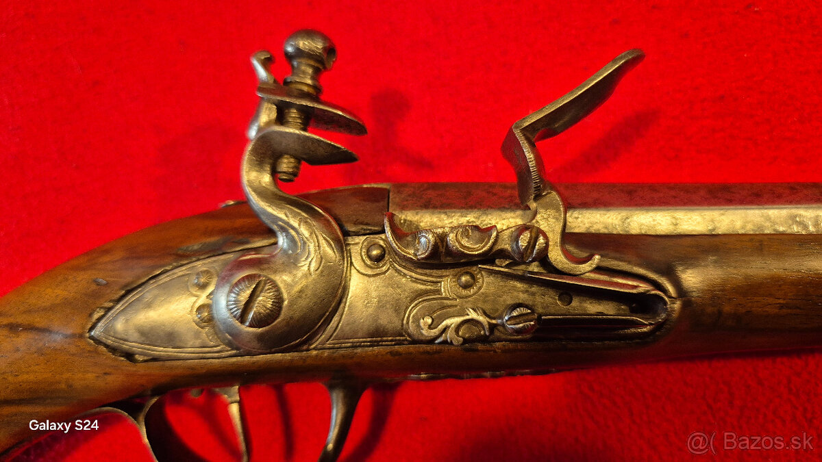 DLHÁ KRESADLOVÁ PIŠTOL - 9