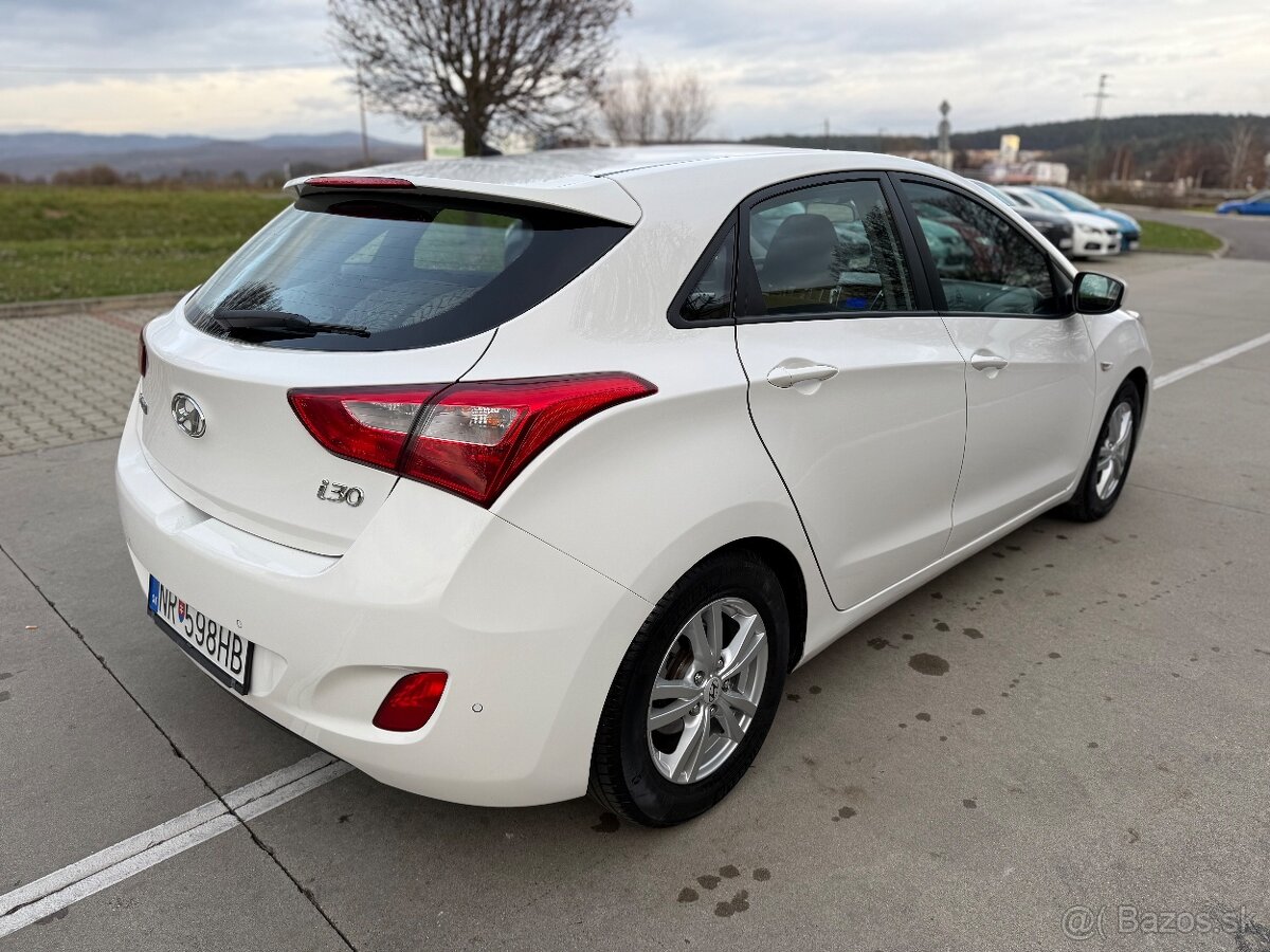 Hyundai i30 1.4i Benzin MPI DOHC CVVT Comfort//SK VOZIDLO// - 9