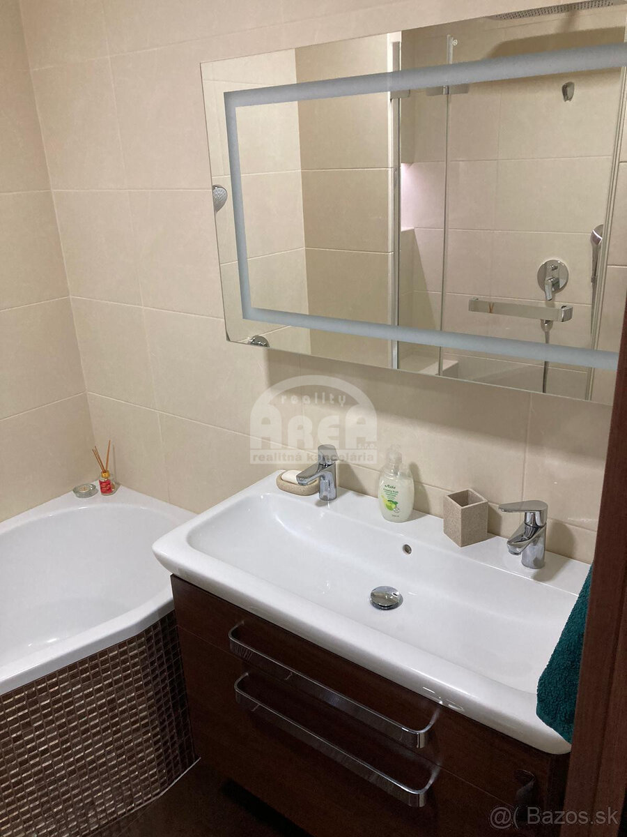 Na prenájom 4- izbový byt na sídlisku SNP v Michalovciach - 9