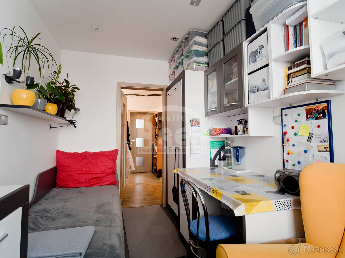 Priestranný 5- izbový byt na sídlisku Východ v Michalovciach - 9